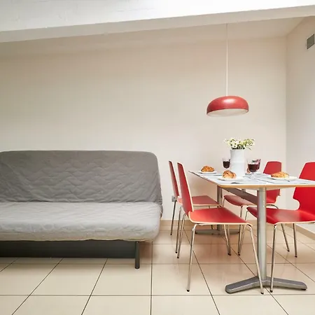 Top Ten Plac Wilsona Apartment *