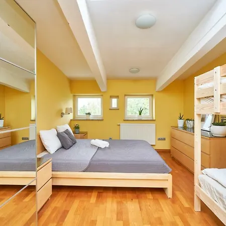 Top Ten Plac Wilsona Apartment *